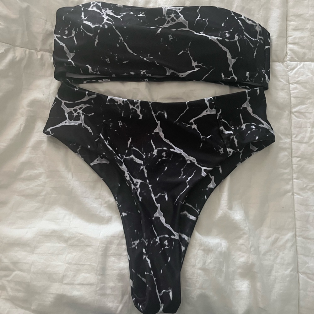 ⭐️black and white marble bikini set